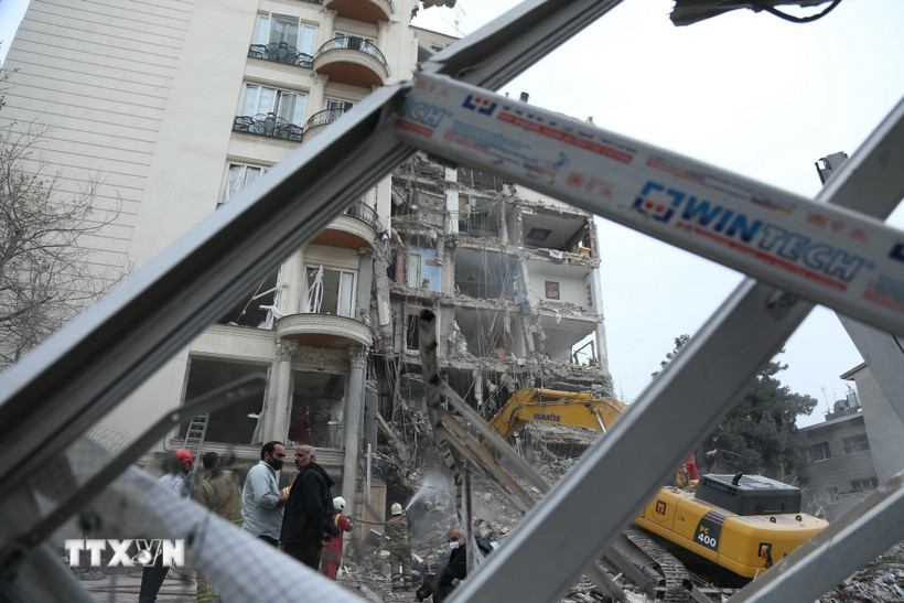 Tòa nhà bị phá hủy sau cuộc không kích tại Tehran, Iran, ngày 23/3/2026. (Ảnh: THX/TTXVN)