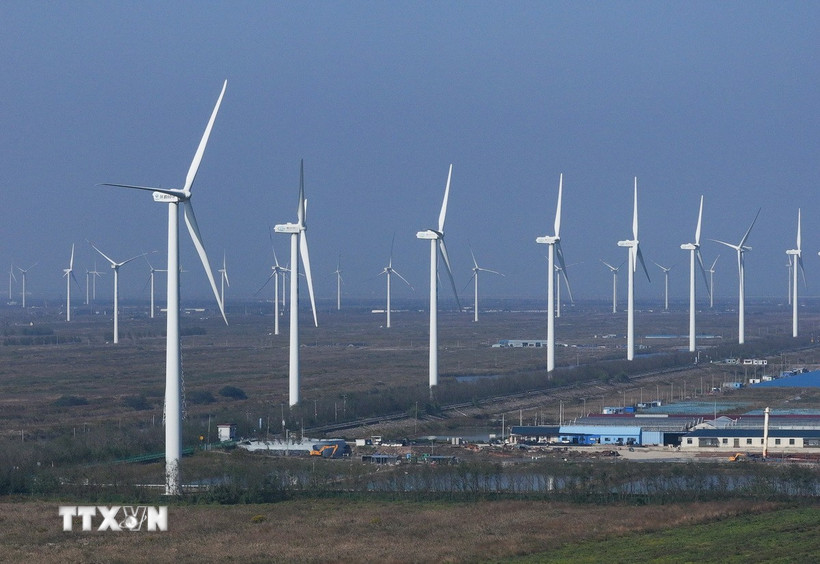 Các turbine gió tại tỉnh Giang Tô, Trung Quốc. (Nguồn: THX/TTXVN)