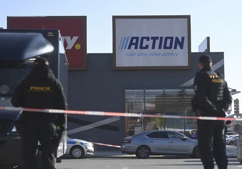 Cảnh sát đang điều tra, làm rõ động cơ của đối tượng gây án. (Nguồn: AP)