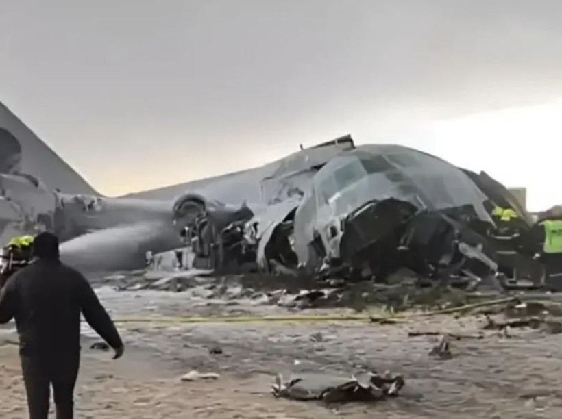 Chiếc máy bay C-130 Hercules của Không quân Bolivia xuất phát từ thành phố Santa Cruz (miền Đông) và gặp nạn khi hạ cánh xuống sân bay quốc tế El Alto. (Nguồn: X)