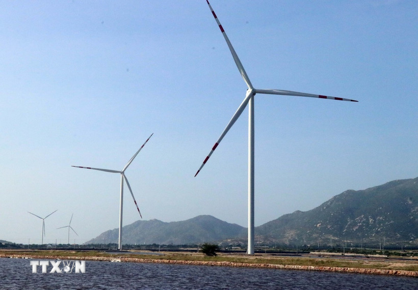 Dự án điện gió BIM tại xã Phước Minh, huyện Thuận Nam đã được đưa vào vận hành thương mại. (Ảnh: Công Thử/TTXVN)