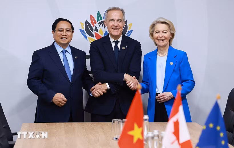 Thủ tướng Phạm Minh Chính tham dự cuộc gặp giữa Thủ tướng Canada Mark Carney và Chủ tịch Ủy ban châu Âu (EU) Ursula von der Leyen về Hiệp định Đối tác Toàn diện và Tiến bộ xuyên Thái Bình Dương (CPTPP). (Ảnh: Dương Giang/TTXVN)