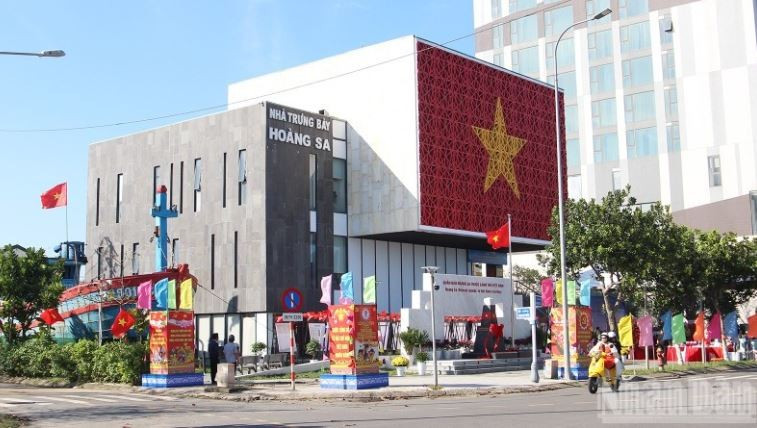 Biển tên Ủy ban Nhân dân đặc khu Hoàng Sa đặt tại Nhà trưng bày Hoàng Sa (phường Sơn Trà). (Nguồn: Báo Nhân dân)