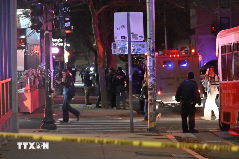 Các lực lượng chức năng liên bang có mặt tại hiện trường vụ xả súng. (Nguồn: AA/TTXVN)