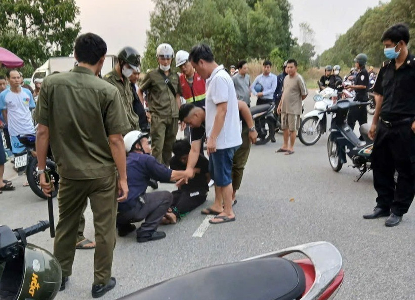 Nghi phạm trong vụ việc bị khống chế. (Ảnh: TTXVN phát)