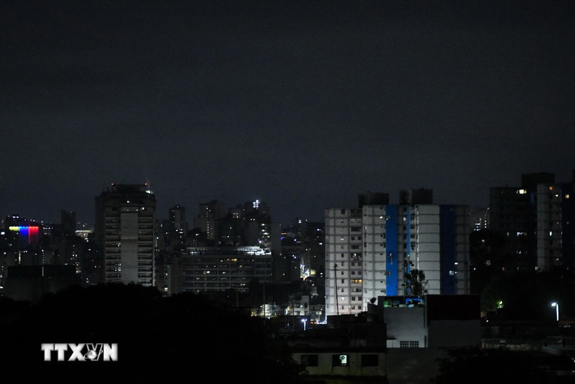 Quang cảnh thủ đô Caracas của Venezuela rạng sáng 3/1/2026. (Nguồn: THX/TTXVN)