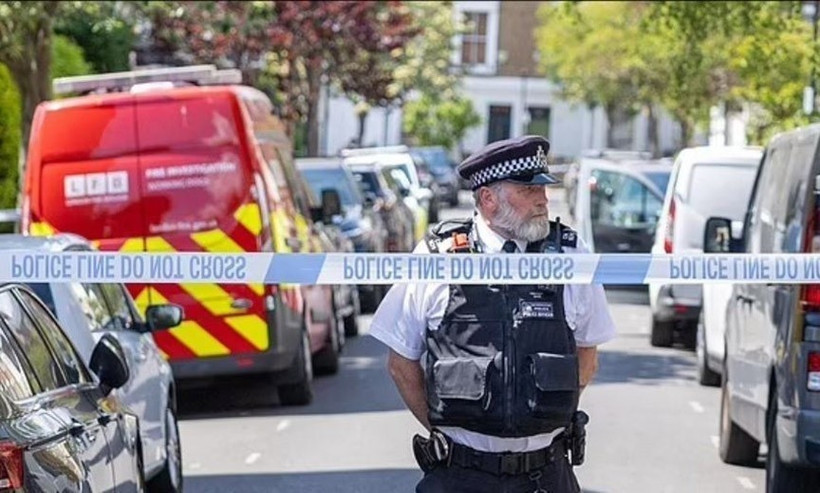 Cảnh sát phong tỏa khu vực quanh nhà riêng của Thủ tướng Anh Keir Starmer ở phía Bắc London, ngày 12/5/2025. (Ảnh: PA/TTXVN)
