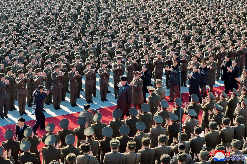 Nhà lãnh đạo Triều Tiên Kim Jong Un thăm Đại học Chính trị Kim Nhật Thành ở Bình Nhưỡng ngày 24/2/2025. (Nguồn: Yonhap/TTXVN)