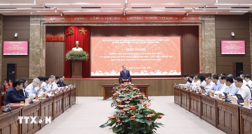 Chiều 30/3/2026, tại Hà Nội, Đoàn kiểm tra, giám sát số 10 của Bộ Chính trị, Ban Bí thư do Tổng Bí thư Tô Lâm làm Trưởng đoàn tổ chức Hội nghị thông qua dự thảo Báo cáo kiểm tra, giám sát đợt 1 và triển khai quyết định kiểm tra, giám sát đợt 2 của Bộ Chính trị, Ban Bí thư đối với Ban Thường vụ Thành ủy Hà Nội. (Ảnh: Thống Nhất/TTXVN)