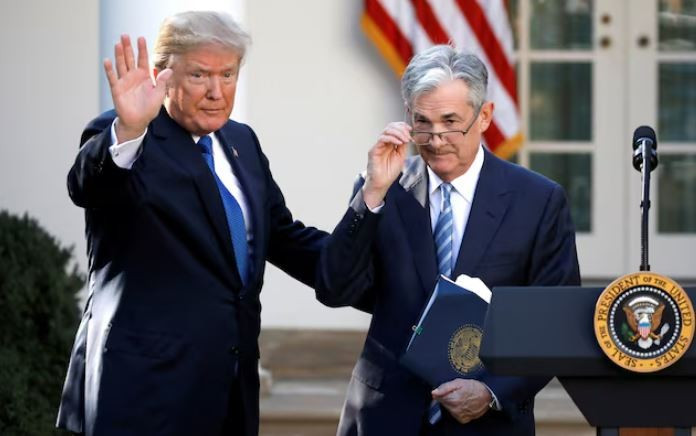 Tổng thống Mỹ Donald Trump (trái) và Chủ tịch Cục Dự trữ Liên bang Mỹ (Fed) Jerome Powell. (Nguồn: Reuters)