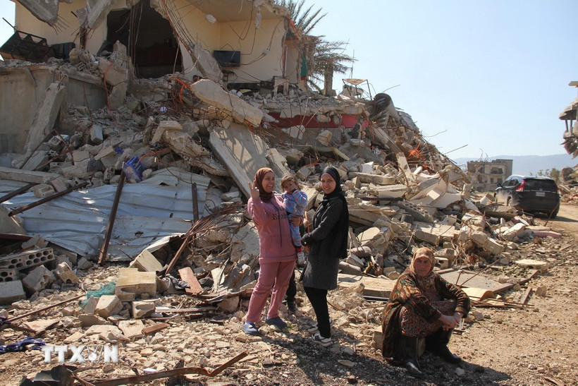 Tòa nhà bị phá hủy do xung đột tại Adaisseh, Liban. (Ảnh: THX/TTXVN)