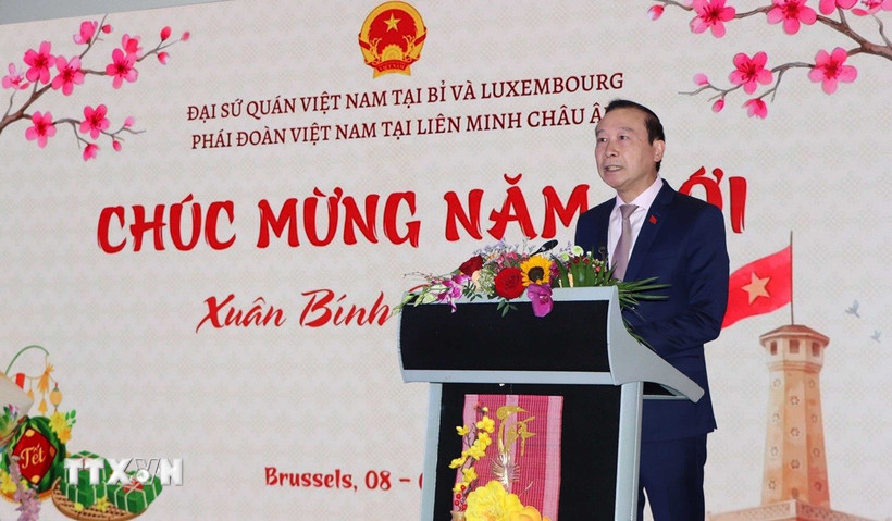 Đại sứ Việt Nam tại Vương quốc Bỉ, Đại công quốc Luxembourg, Trưởng Phái đoàn Việt Nam bên cạnh Liên minh châu Âu Nguyễn Văn Thảo phát biểu tại chương trình. (Ảnh: Hương Giang/TTXVN)