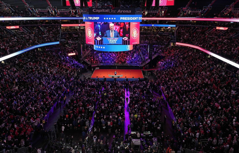 Tổng thống đắc cử Mỹ Donald Trump phát biểu trong buổi míttinh tại Washington tối 19/1/2025. (Nguồn: Kyodo/TTXVN)