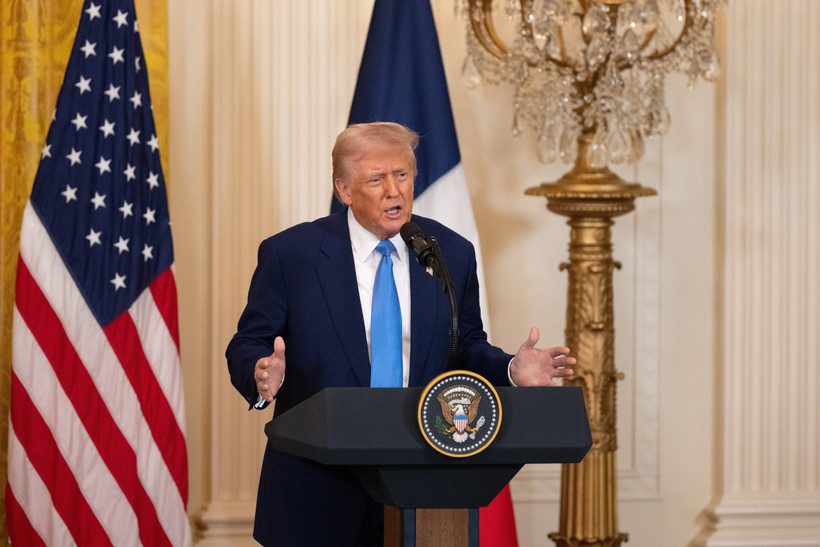 Chia sẻ trên nền tảng Truth Social, Tổng thống Mỹ Donald Trump viết: “Hãy yên nghỉ Đức Giáo hoàng Francis! Cầu xin Chúa ban phước cho ngài và tất cả những ai yêu mến ngài!” (Ảnh: THX/TTXVN)