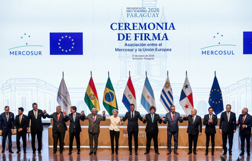 Lễ ký kết diễn ra dưới sự chứng kiến của Chủ tịch Ủy ban châu Âu (EC) Ursula von der Leyen, Chủ tịch Hội đồng châu Âu António Costa cùng lãnh đạo các quốc gia thành viên Mercosur gồm Argentina, Brazil, Paraguay và Uruguay. (Nguồn: Reuters)