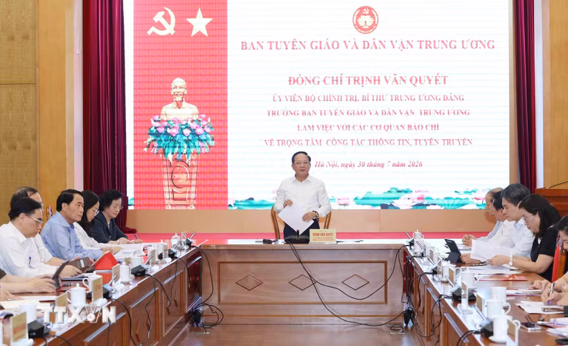 Chiều 30/7/2026, tại Hà Nội, đồng chí Trịnh Văn Quyết, Ủy viên Bộ Chính trị, Bí thư Trung ương Đảng, Trưởng Ban Tuyên giáo và Dân vận Trung ương làm việc với các cơ quan báo chí để triển khai một số nhiệm vụ trọng tâm trong công tác thông tin, tuyên truyền thời gian tới. (Ảnh: Phương Hoa/TTXVN)