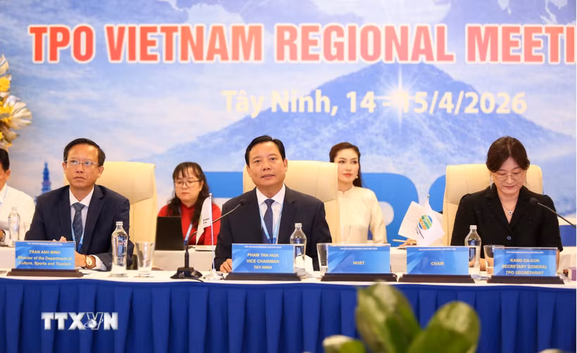 Các đại biểu chù trì hội nghị Vùng Việt Nam 2026 do TPO tổ chức tại Tây Ninh. (Ảnh: Giang Phương/TTXVN)