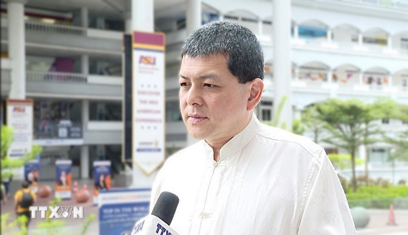 Chuyên gia El Sun OH trả lời phỏng vấn phóng viên TTXVN. (Ảnh: Thành Trung/TTXVN)