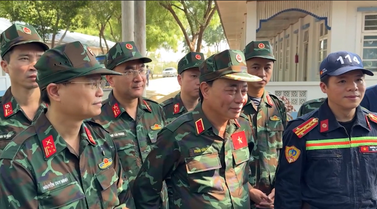 Đoàn Quân đội Nhân dân Việt Nam đã nhanh chóng ổn định nơi ăn ở, tổ chức các lực lượng trinh sát thực địa, xác định quyết tâm và tổ chức thực hiện nhiệm vụ tìm kiếm các nạn nhân. (Nguồn: Vietnam+)