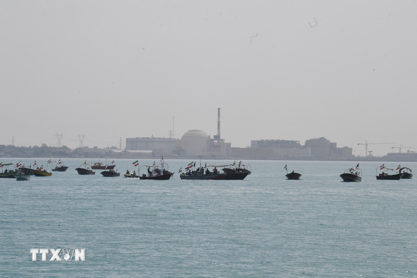 Tàu chiến của Lực lượng Vệ binh Cách mạng Hồi giáo Iran được triển khai tại Vịnh Persian, gần Bushehr, Iran. (Nguồn: THX/TTXVN)