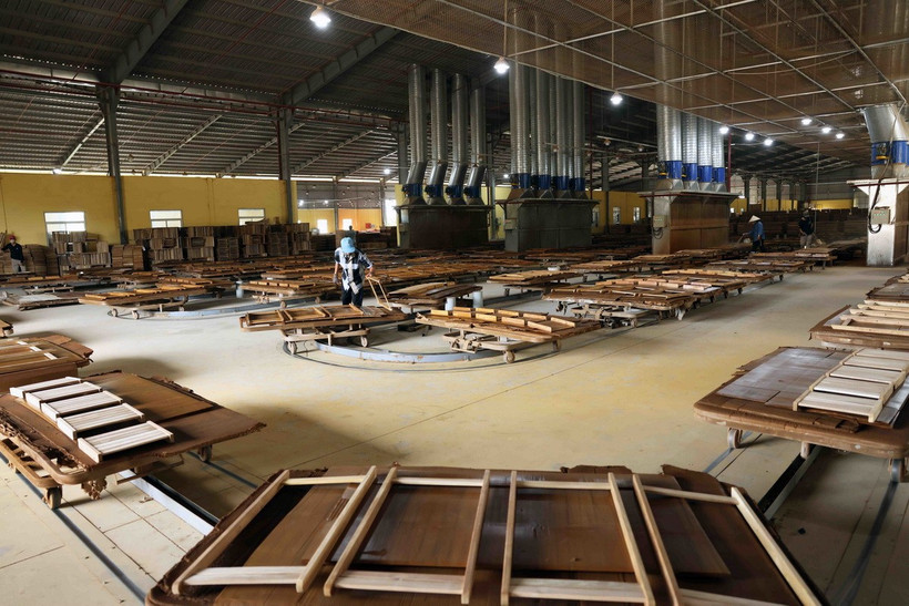 Ngành gỗ và nội thất Việt Nam vẫn giữ vững vị thế là một trong 5 nhà cung ứng lớn nhất toàn cầu. (Ảnh: Vũ Sinh/TTXVN)