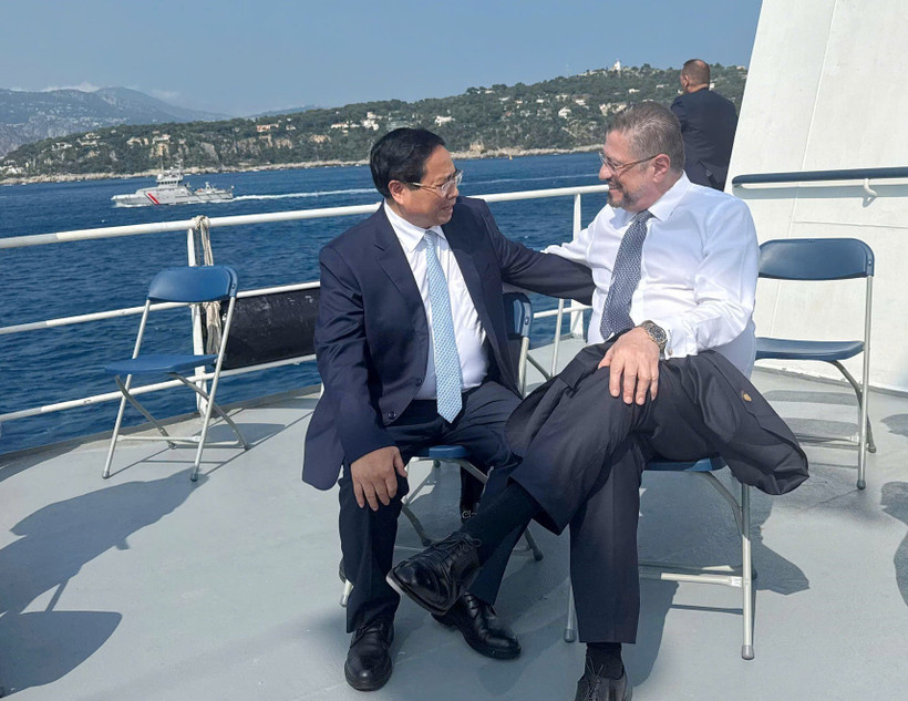 Thủ tướng Phạm Minh Chính gặp Tổng thống Costa Rica Rodrigo Chaves. (Ảnh: Dương Giang/TTXVN)