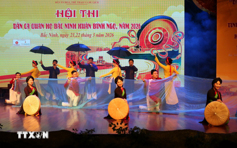 Văn nghệ chào mừng hội thi. (Ảnh: Thái Hùng/TTXVN)