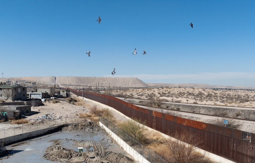 Một phần bức tường biên giới Mỹ-Mexico, tại Ciudad Juarez, Mexico, ngày 4/2/2025. (Nguồn: THX/TTXVN)
