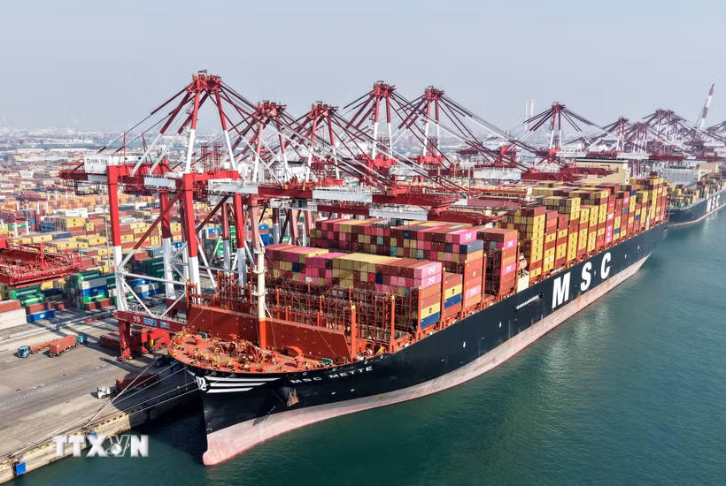 Quang cảnh cảng hàng hóa tại Thanh Đảo, tỉnh Sơn Đông, Trung Quốc. (Nguồn: THX/TTXVN)