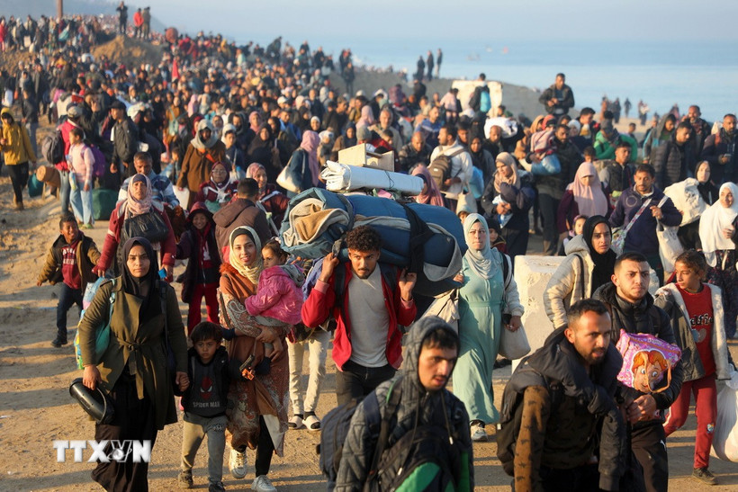Người tị nạn Palestine trở về nhà tại Dải Gaza ngày 27/1/2025. (Nguồn: THX/TTXVN)