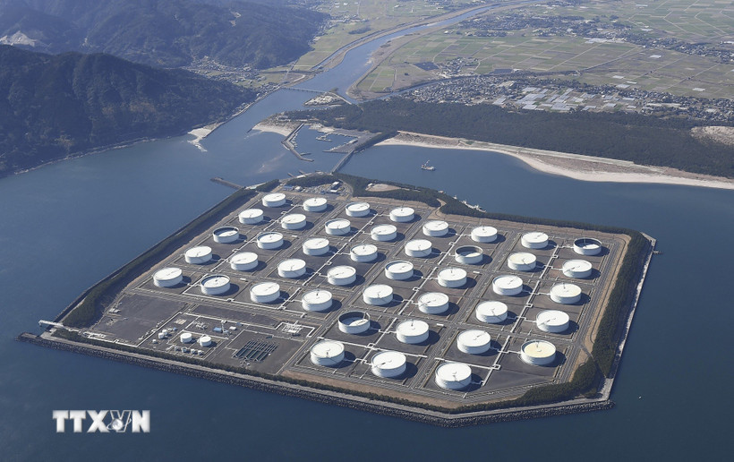 Bể chứa dầu tại kho dự trữ ở Kagoshima, Nhật Bản. (Nguồn: Kyodo/TTXVN)