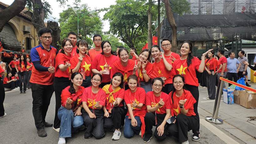 Đoàn viên đại diện cho tuổi trẻ TTXVN tham gia Khối Báo chí Cách mạng Việt Nam trong lễ diễu hành kỷ niệm 80 năm Quốc khánh 2/9. (Nguồn: Vietnam+)