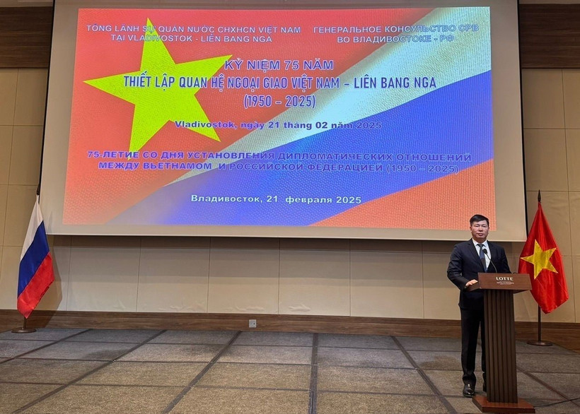 Tổng Lãnh sự Việt Nam tại Vladivostok Nguyễn Đăng Hiền phát biểu tại buổi lễ. (Ảnh: TTXVN phát)