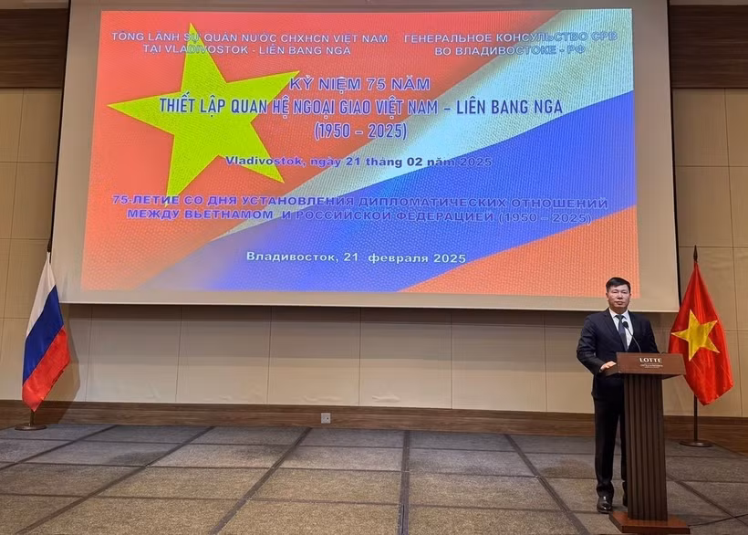 Tổng Lãnh sự Việt Nam tại Vladivostok Nguyễn Đăng Hiền phát biểu tại buổi lễ. (Ảnh: TTXVN phát)