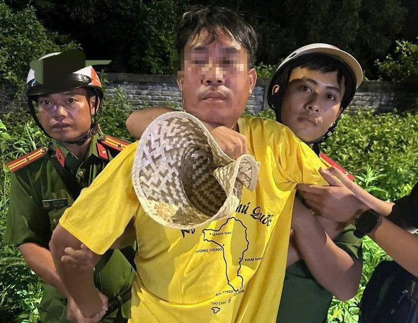 Đối tượng Hòa bị bắt giữ. (Ảnh: TTXVN phát)