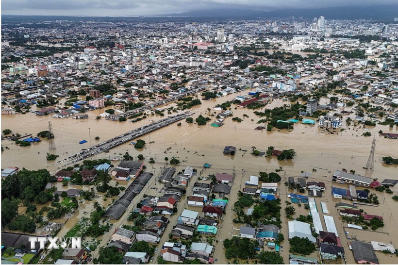 Ngập lụt do mưa lớn tại quận Hat Yai, tỉnh Songkhla, Thái Lan ngày 25/11/2025. (Nguồn: Reuters/TTXVN)