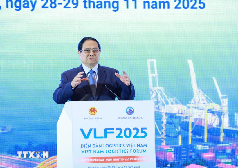 Thủ tướng Phạm Minh Chính phát biểu tại Diễn đàn Logistics Việt Nam năm 2025. (Ảnh: Dương Giang/TTXVN)