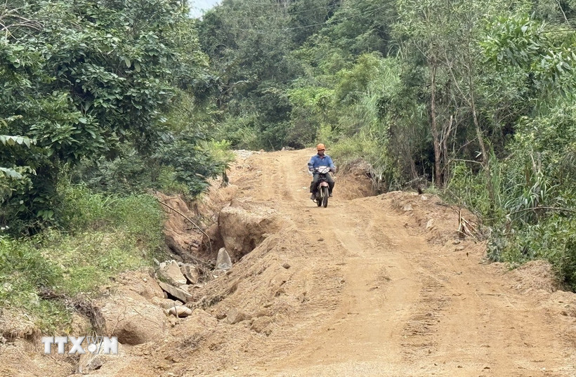 Sau đợt mưa lũ vừa qua, nhiều khu vực vùng Đông của tỉnh Đắk Lắk có nguy cơ sạt lở đồi núi cao. (Ảnh: Tường Quân/TTXVN)