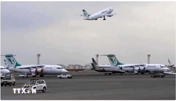 Các máy bay tại một sân bay ở Iran. (Ảnh: IRNA/TTXVN)