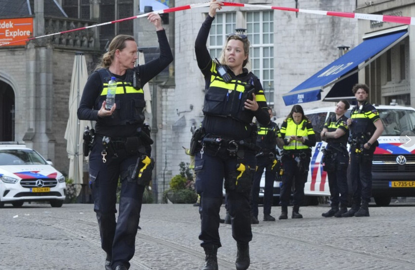 Hiện lực lượng chức năng đã phong tỏa toàn bộ khu vực xảy ra vụ tấn công để điều tra làm rõ động cơ gây án. (Nguồn: AP)