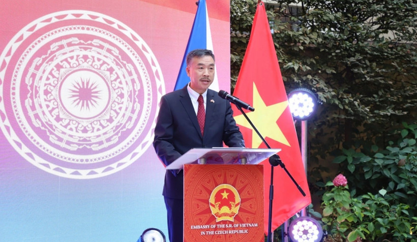 Đại sứ Dương Hoài Nam phát biểu tại buổi lễ. (Nguồn: VOV)