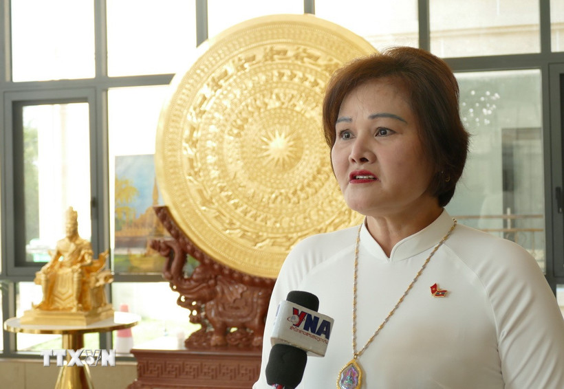 Bà Phạm Thị Minh Hường, Chủ tịch Hội đồng quản trị kiêm Tổng Giám đốc Công ty Gold Phuc, Ủy viên Ban Thường vụ Tổng hội người Việt Nam tại Lào, Phó Chủ tịch Hiệp hội Doanh nhân Việt Nam ở nước ngoài, bày tỏ niềm tin vào những thành tựu mà Việt Nam đã đạt được trong nhiệm kỳ vừa qua. (Ảnh: Xuân Tú/TTXVN)