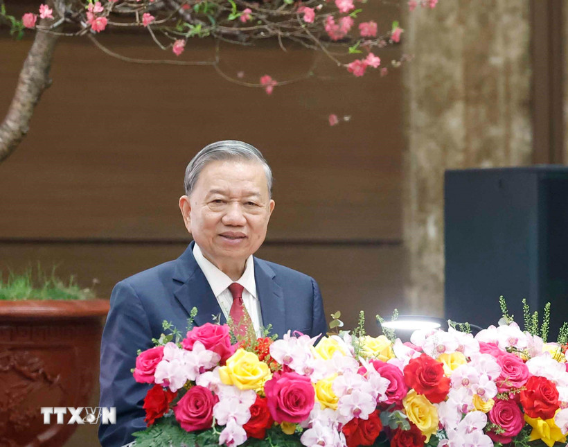 Tổng Bí thư Tô Lâm chúc Tết Đảng bộ, chính quyền và Nhân dân Thủ đô Hà Nội. (Ảnh: Thống Nhất/TTXVN)