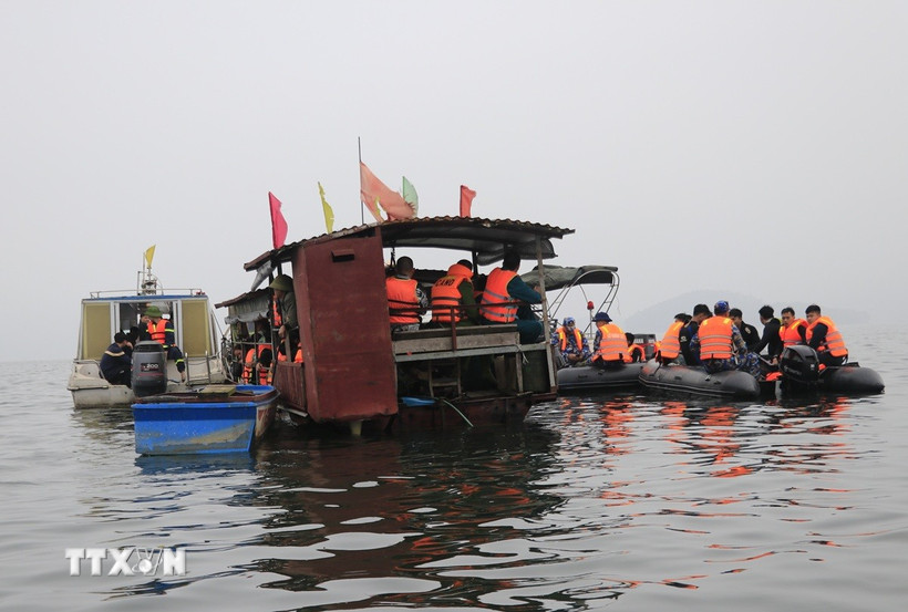 Tỉnh Lào Cai dồn lực huy động các lực lượng tìm kiếm các nạn nhân mất tích. (Ảnh: Đinh Thùy/TTXVN)