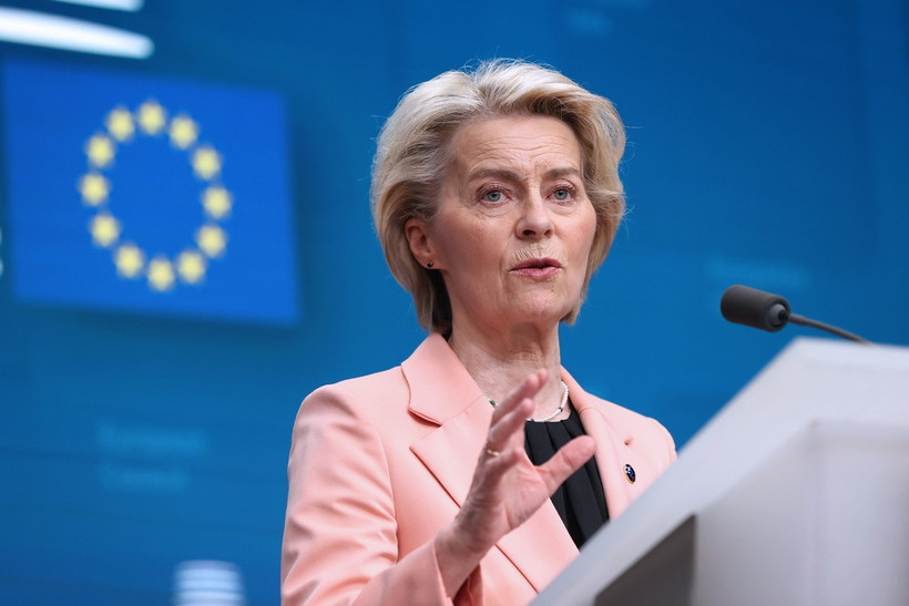 Chủ tịch EC Ursula von der Leyen phát biểu trong một cuộc họp báo ở Brussels, Bỉ. (Ảnh: THX/TTXVN)