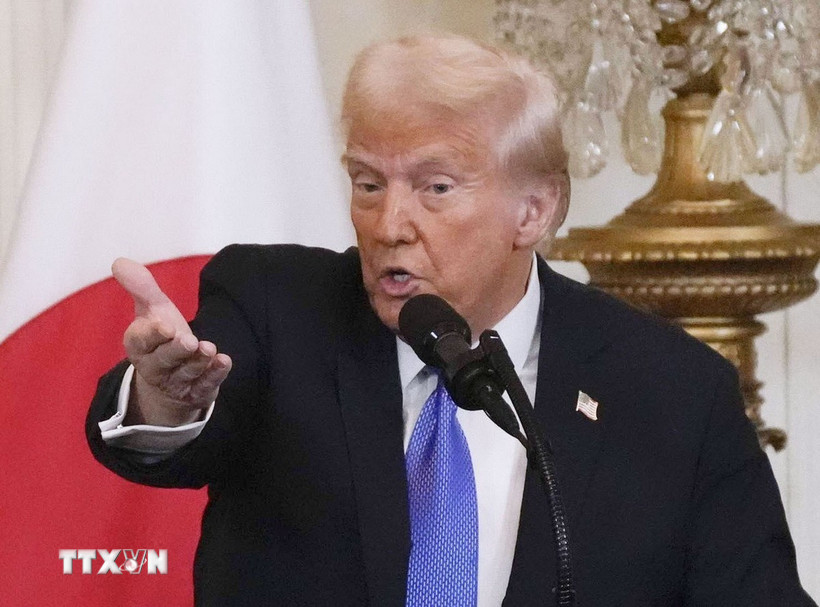 Tổng thống Mỹ Donald Trump phát biểu trong cuộc họp báo tại Nhà Trắng. (Ảnh: Kyodo/TTXVN)