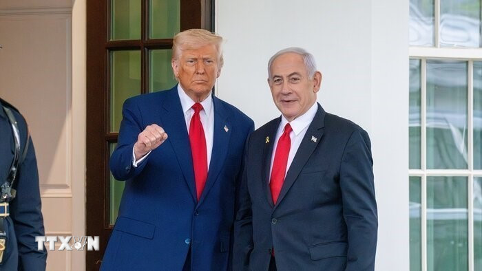 Tổng thống Mỹ Donald Trump (trái) và Thủ tướng Israel Benjamin Netanyahu tại cuộc gặp ở Nhà Trắng, Washington, DC. (Ảnh: IRNA/TTXVN)