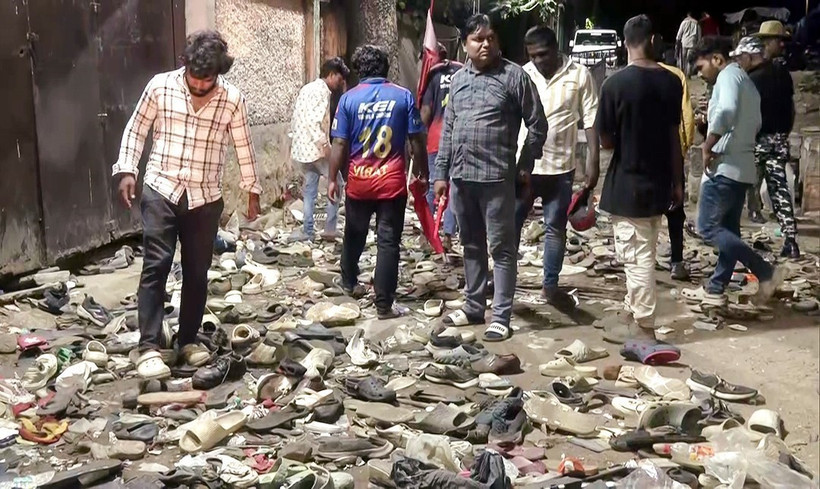 Hiện trường vụ dẫm đạp bên ngoài sân vận động Chinnaswamy ở thành phố Bengaluru, miền Nam Ấn Độ, ngày 4/6/2025. (Ảnh: ANI/TTXVN)