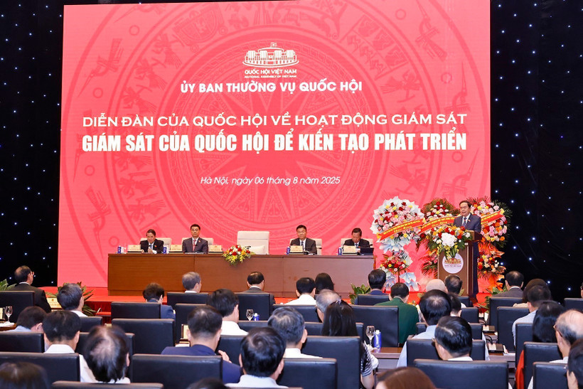Chủ tịch Quốc hội Trần Thanh Mẫn phát biểu khai mạc và chỉ đạo Diễn đàn. (Ảnh: Doãn Tấn/TTXVN)