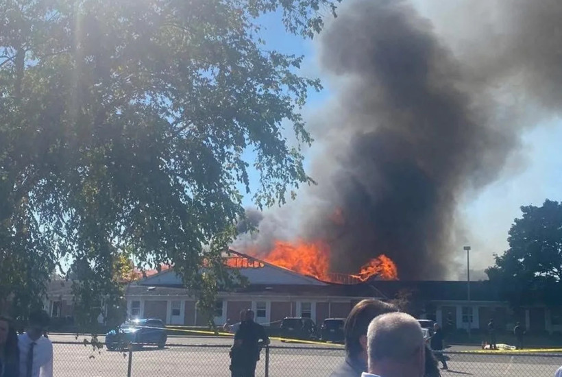 Đối tượng phóng hỏa đốt nhà thờ. (Nguồn: Yahoo News)